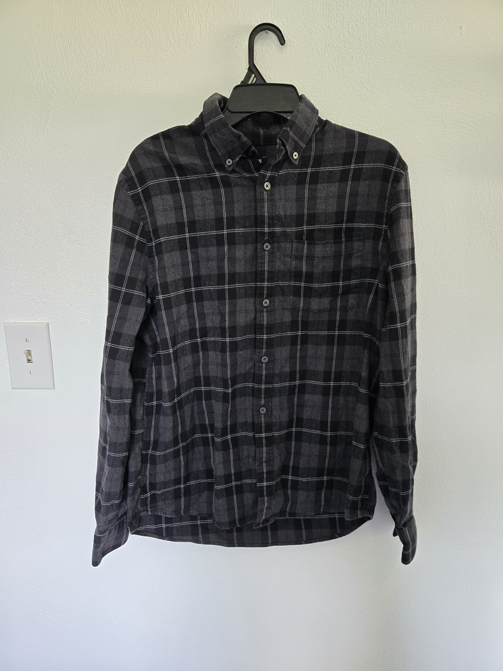 Express Black & Gray Plaid Long-Sleeve Button-Down Shirt